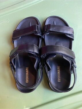 Cushionaire Women's Black Adjustable Strap Sandals